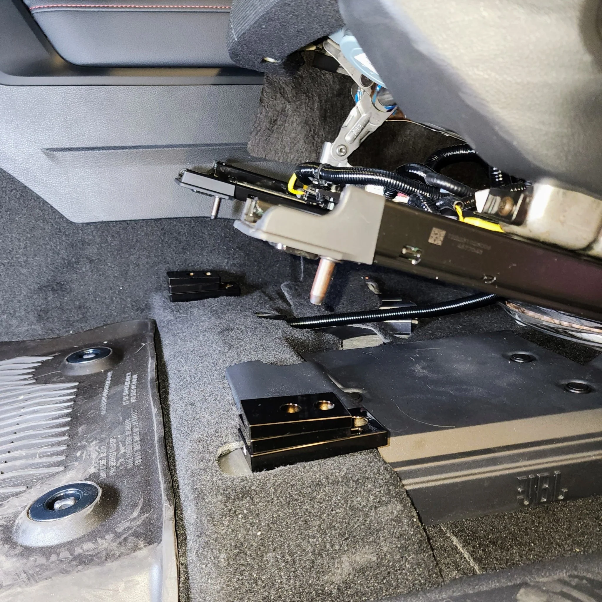 TOYOTA ADJUSTABLE FRONT SEAT JACKERS® (RAV4, HIGHLANDER, SIENNA, AND SIGNIA) - Image 5