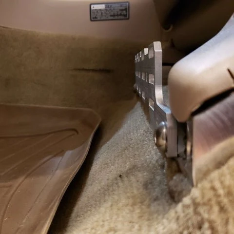 TOYOTA FRONT SEAT JACKERS® (TOYOTA LAND CRUISER 100 AND LX470) - Image 7