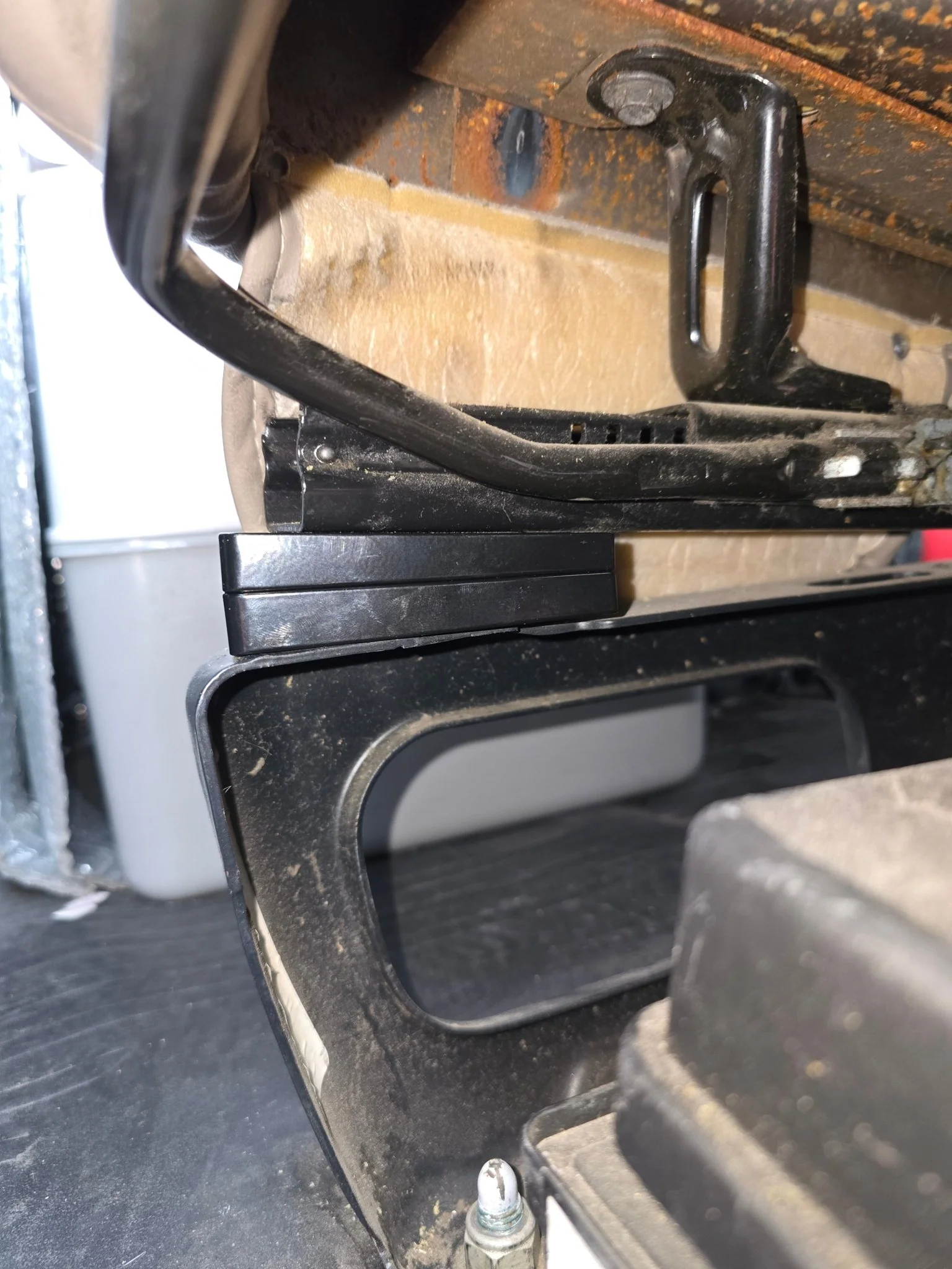 GM FRONT SEAT JACKERS® (EXPRESS AND SAVANA) - Image 5