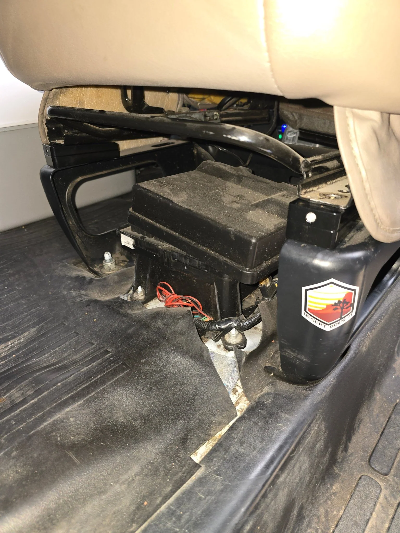 GM FRONT SEAT JACKERS® (EXPRESS AND SAVANA) - Image 6
