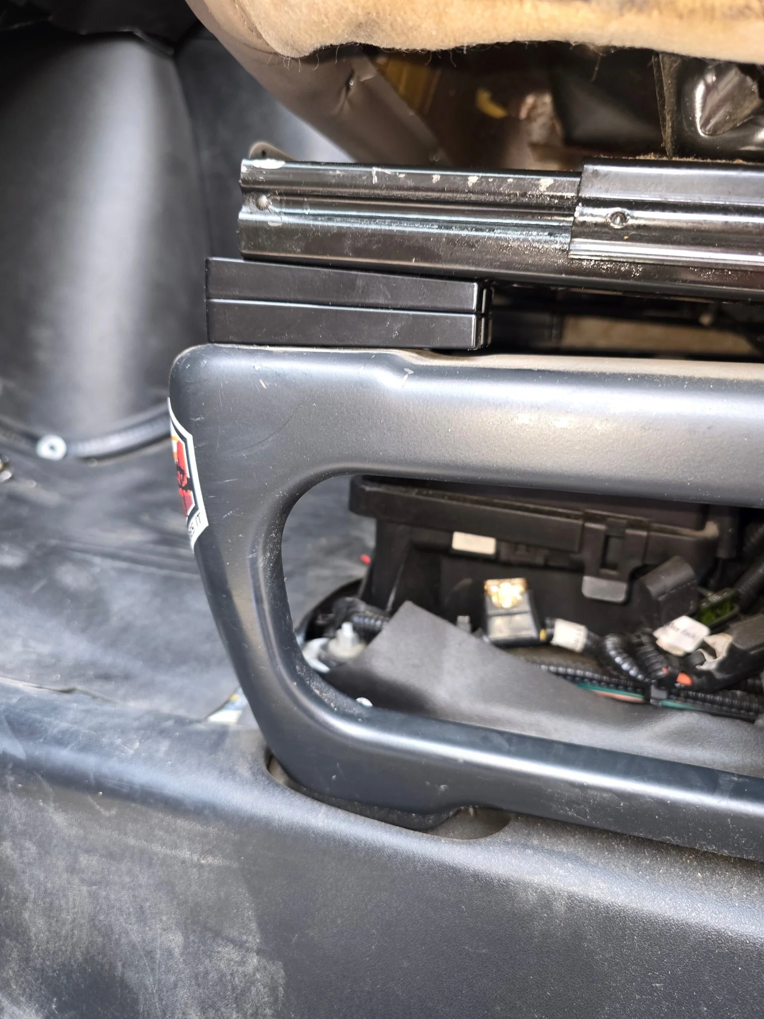 GM FRONT SEAT JACKERS® (EXPRESS AND SAVANA) - Image 7