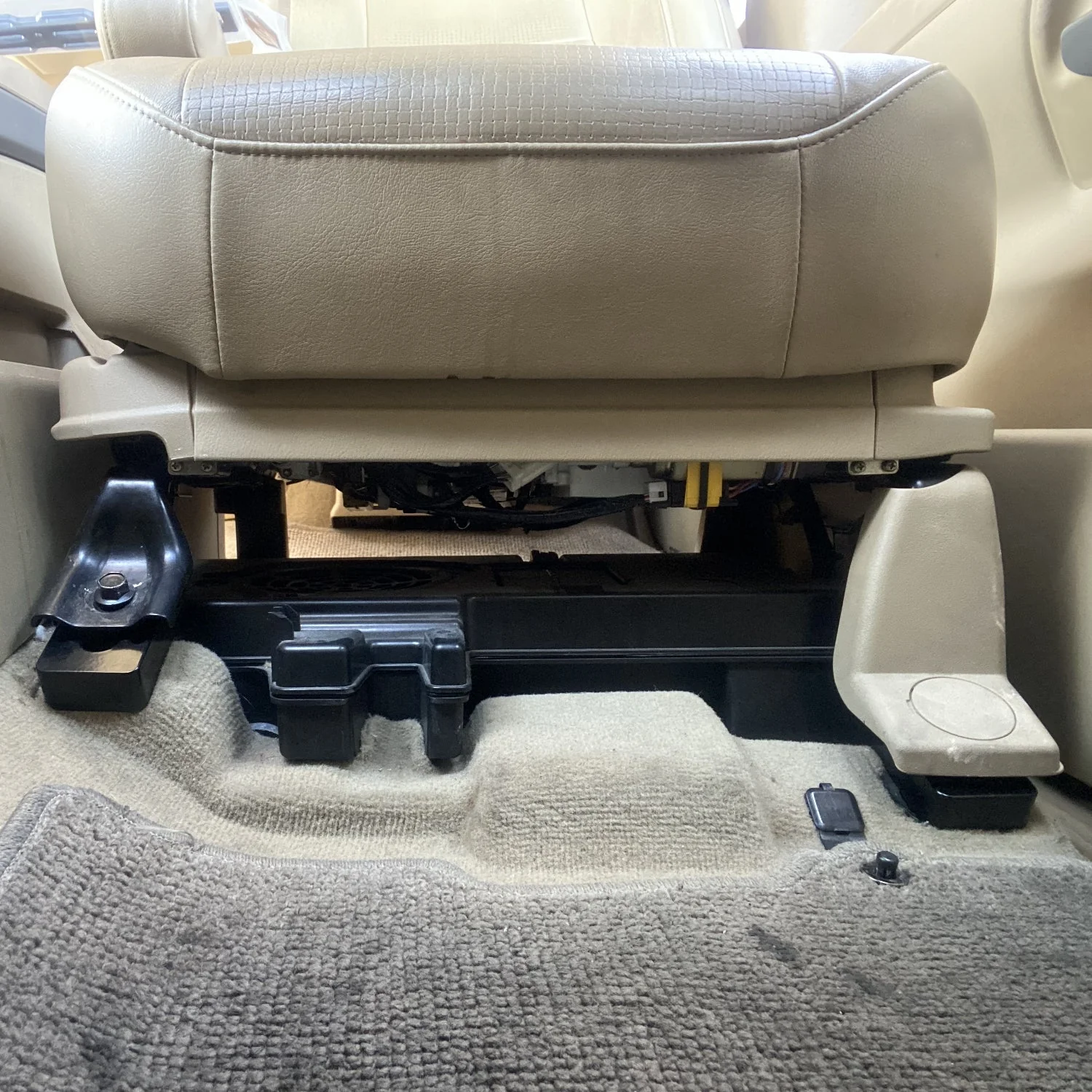 NISSAN FRONT SEAT JACKERS® (TITAN AND ARMADA) - Image 3