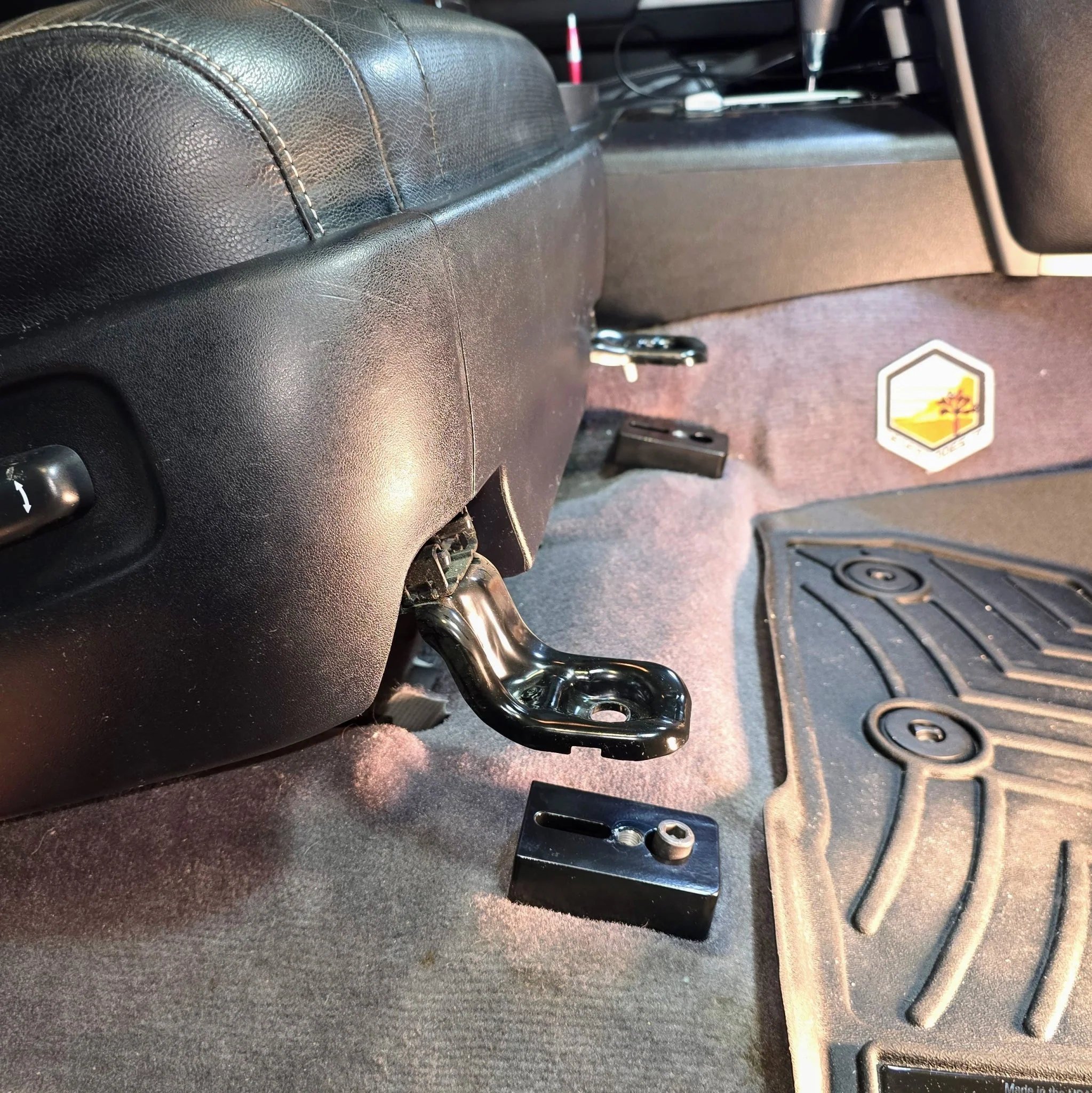 TOYOTA FRONT SEAT JACKERS® (LAND CRUISER AND LX570) - Image 2