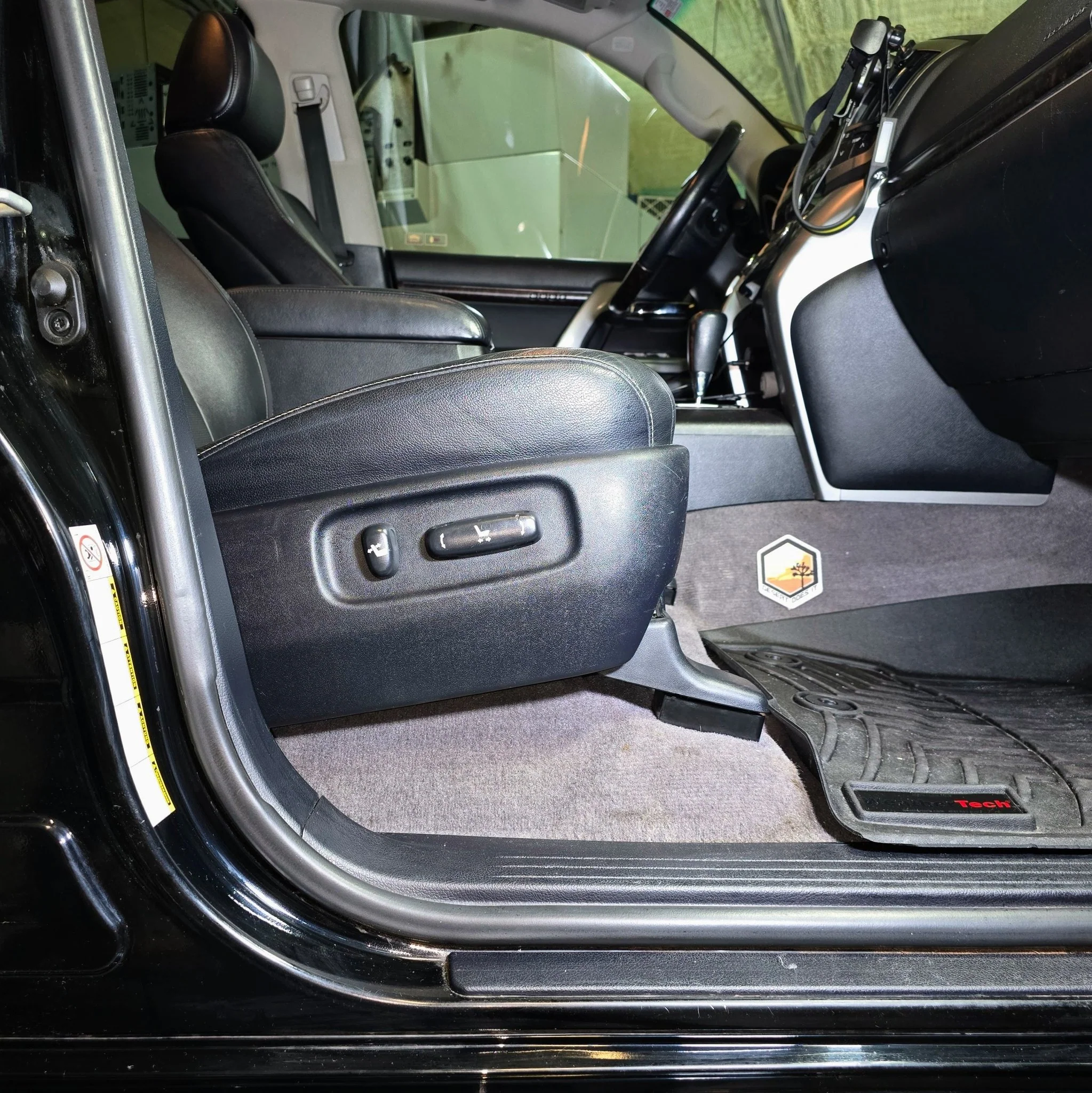 TOYOTA FRONT SEAT JACKERS® (LAND CRUISER AND LX570) - Image 4