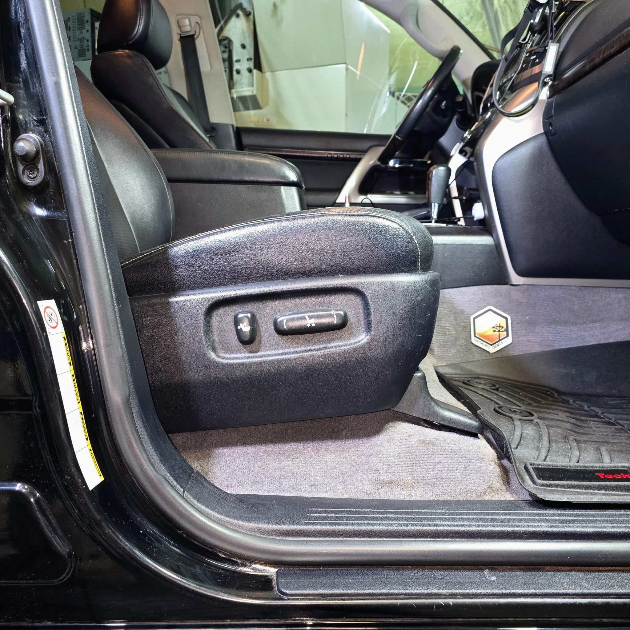 TOYOTA FRONT SEAT JACKERS® (LAND CRUISER AND LX570) - Image 5