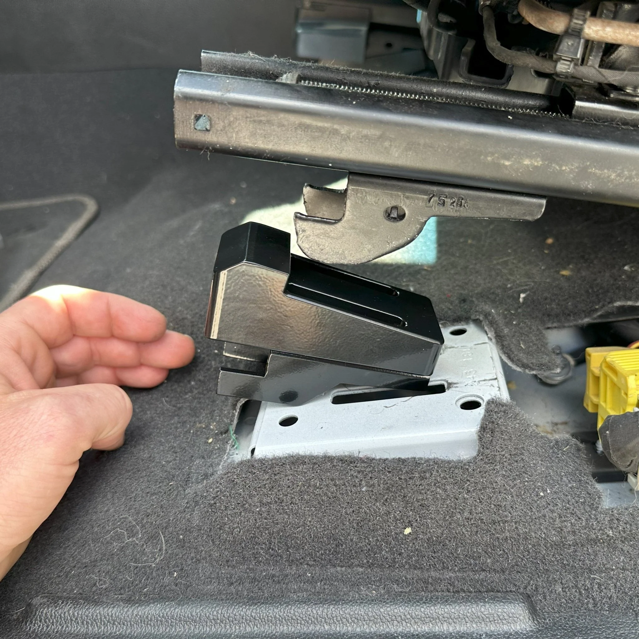 GM FRONT SEAT JACKERS® (SILVERADO AND SIERRA) - Image 8