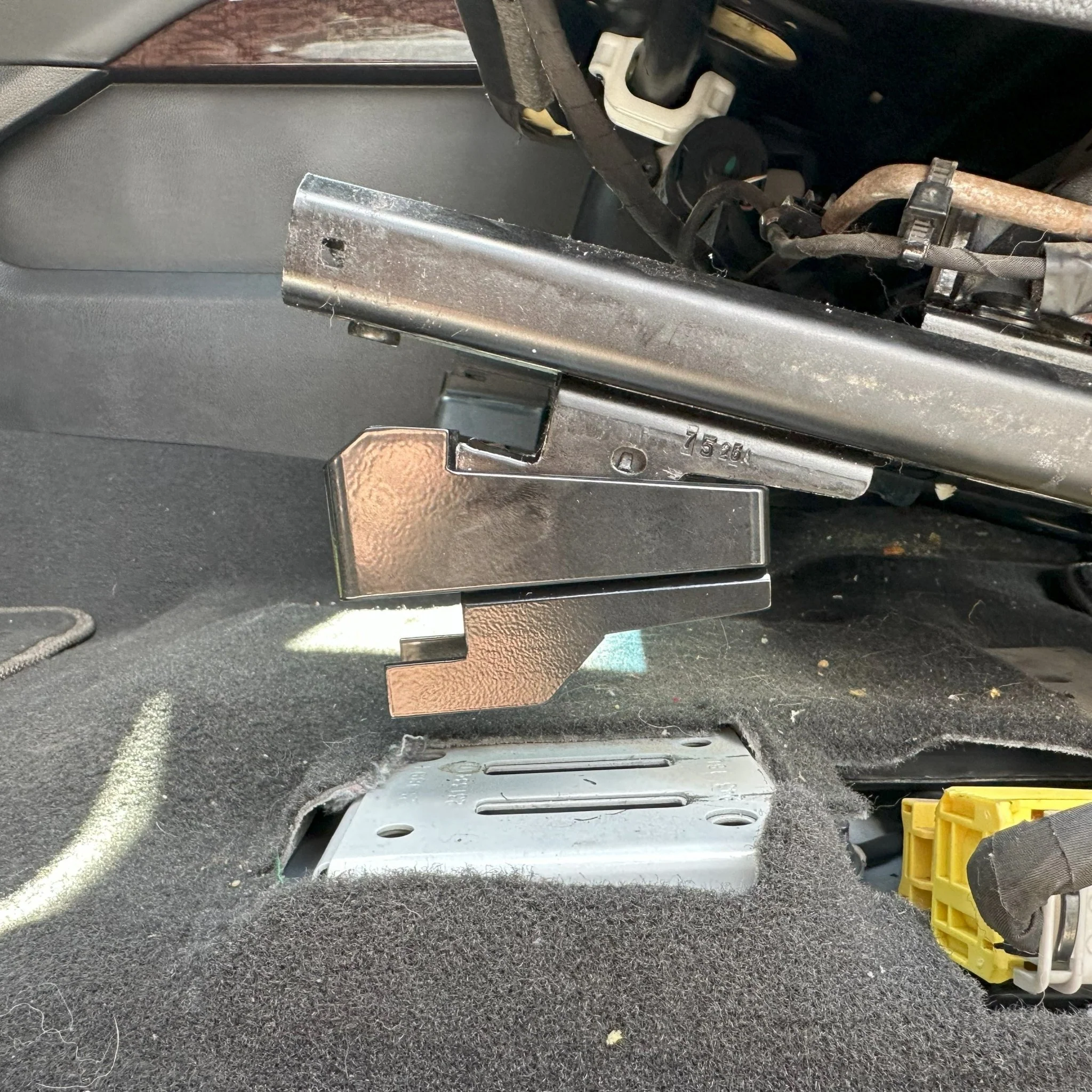 GM FRONT SEAT JACKERS® (SILVERADO HD AND SIERRA HD) - Image 4