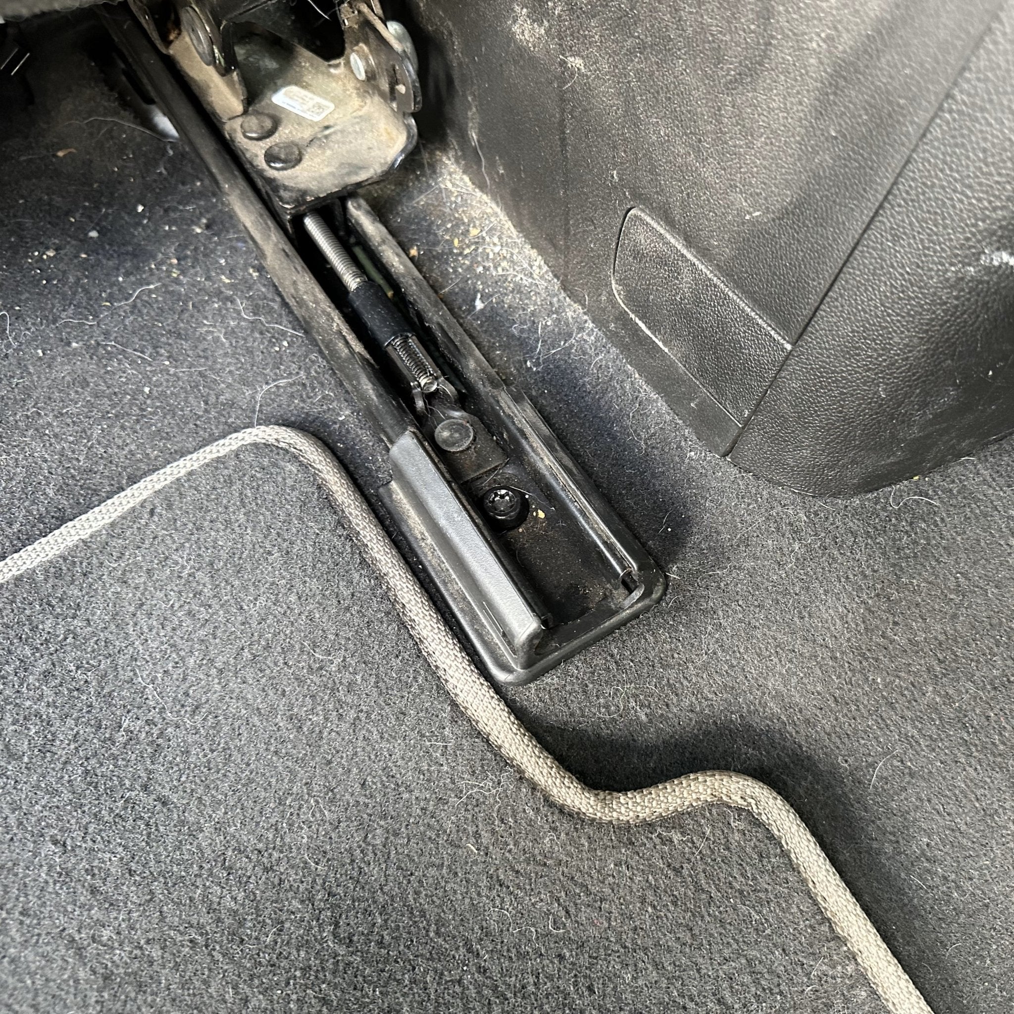 GM FRONT SEAT JACKERS® (SUBURBAN, TAHOE, AND YUKON) - Image 10