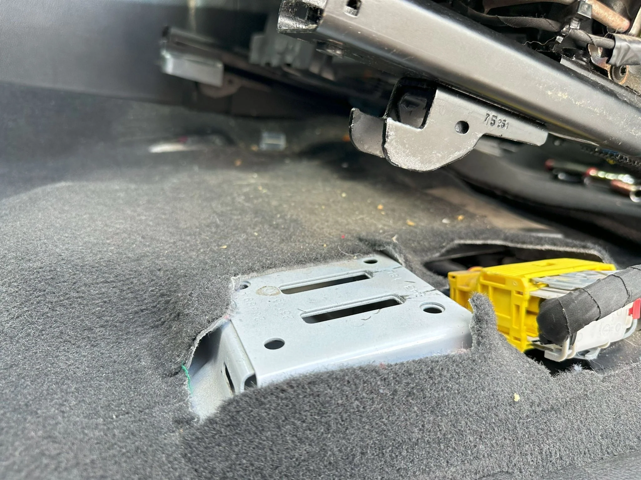 GM FRONT SEAT JACKERS® (SUBURBAN, TAHOE, AND YUKON) - Image 9