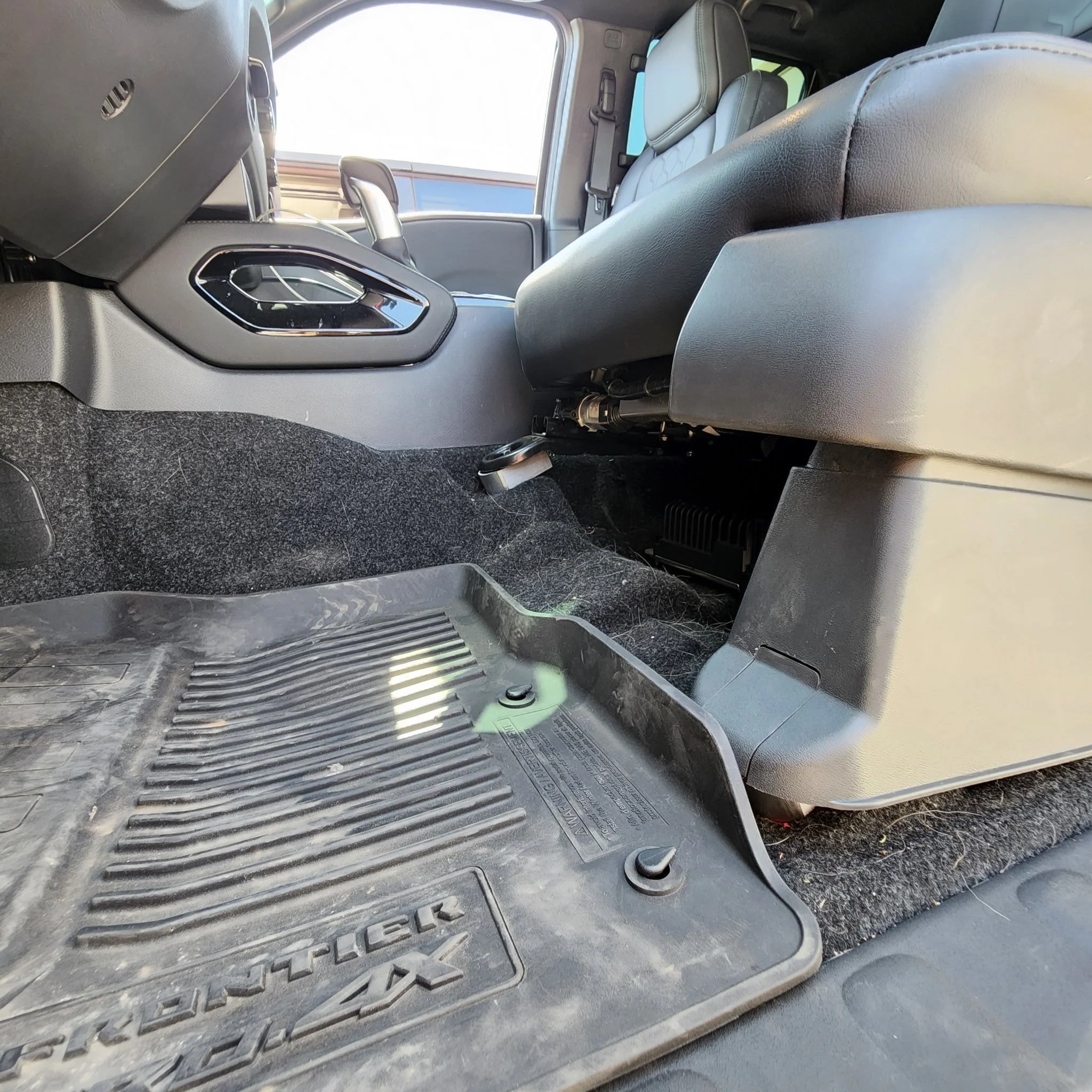 NISSAN FRONT SEAT JACKERS® (TITAN AND ARMADA) - Image 4