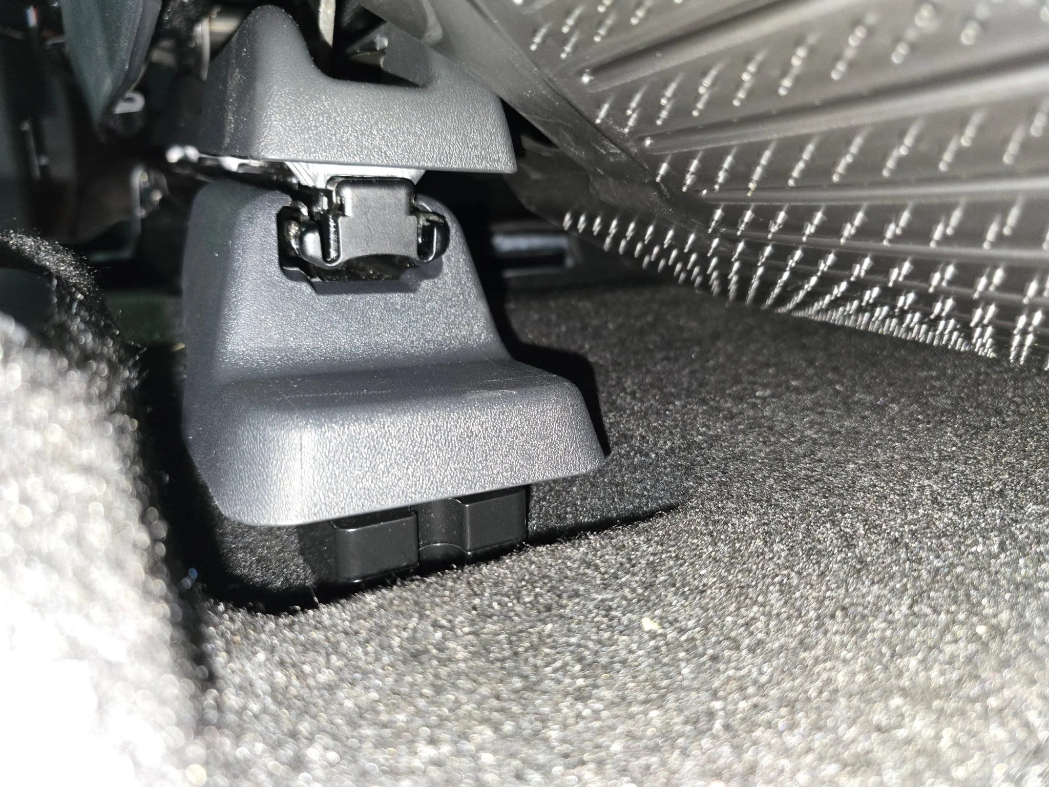 NISSAN REAR SEAT JACKERS® (PATHFINDER & FRONTIER) - Image 5
