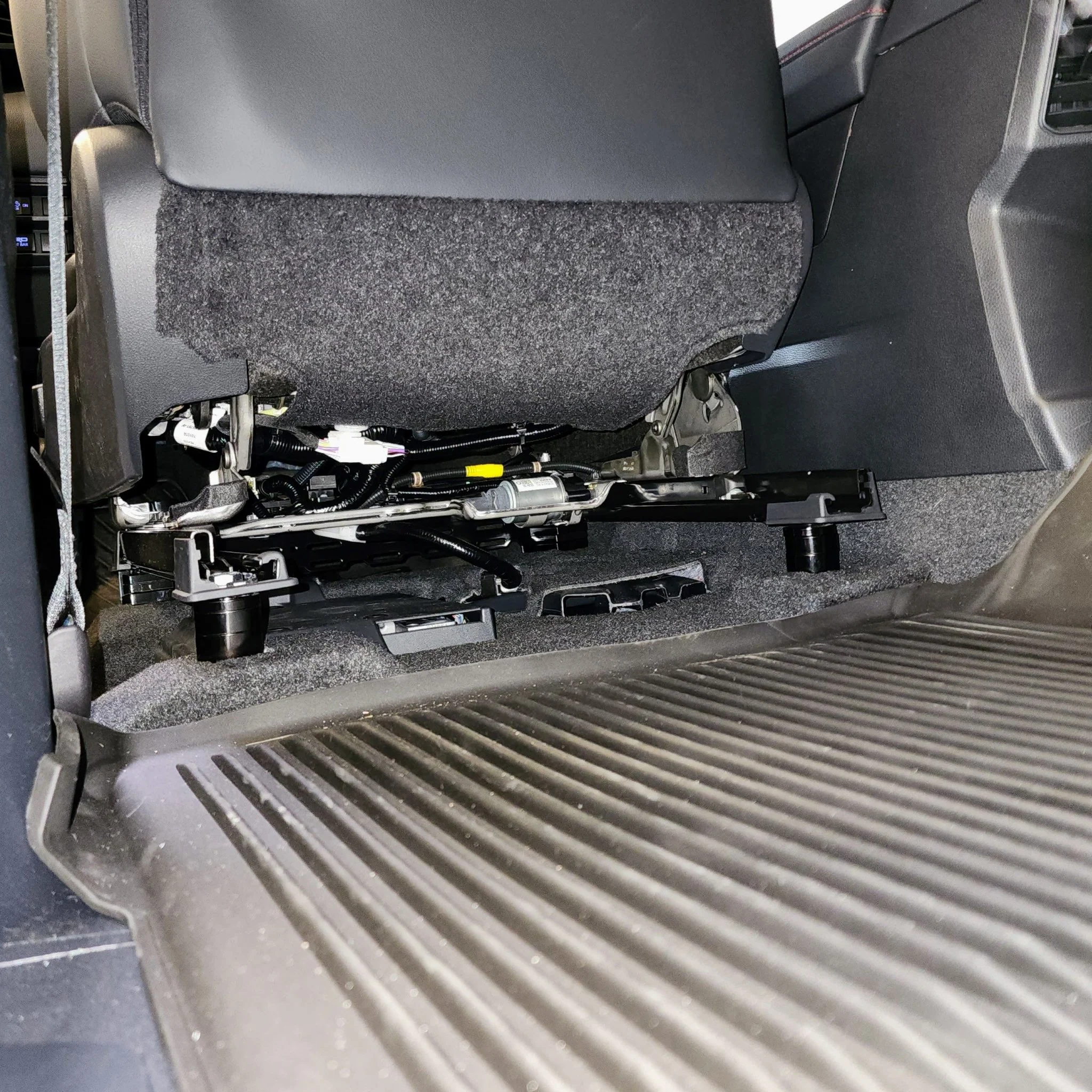 MAZDA ADJUSTABLE REAR SEAT JACKERS® (CX-5, CX-9, CX-30+) - Image 3